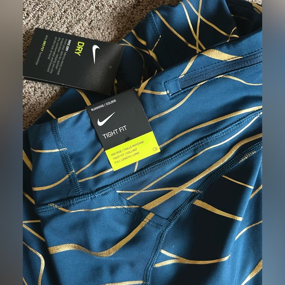 Women’s Nike tight fit running leggings - Picture 3 of 4